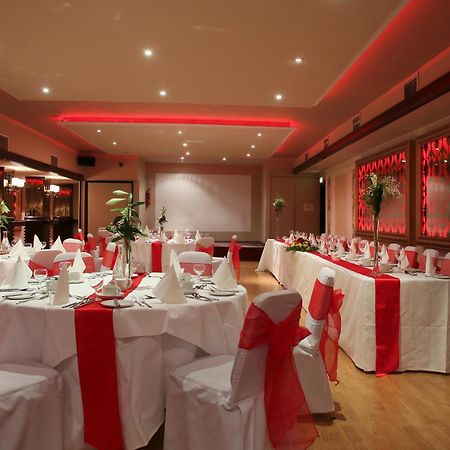 The Carraig Hotel Carrick on Suir Bagian luar foto