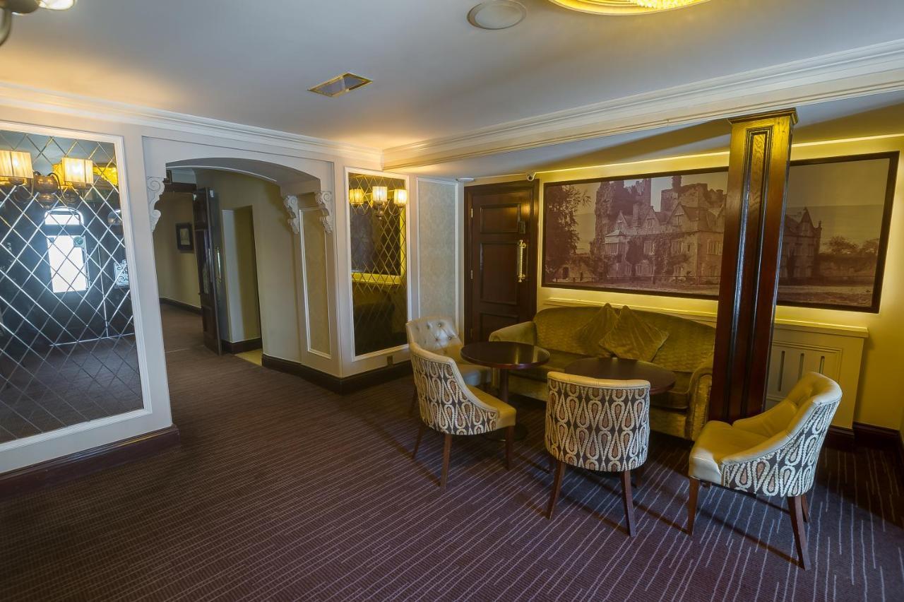The Carraig Hotel Carrick on Suir Bagian luar foto