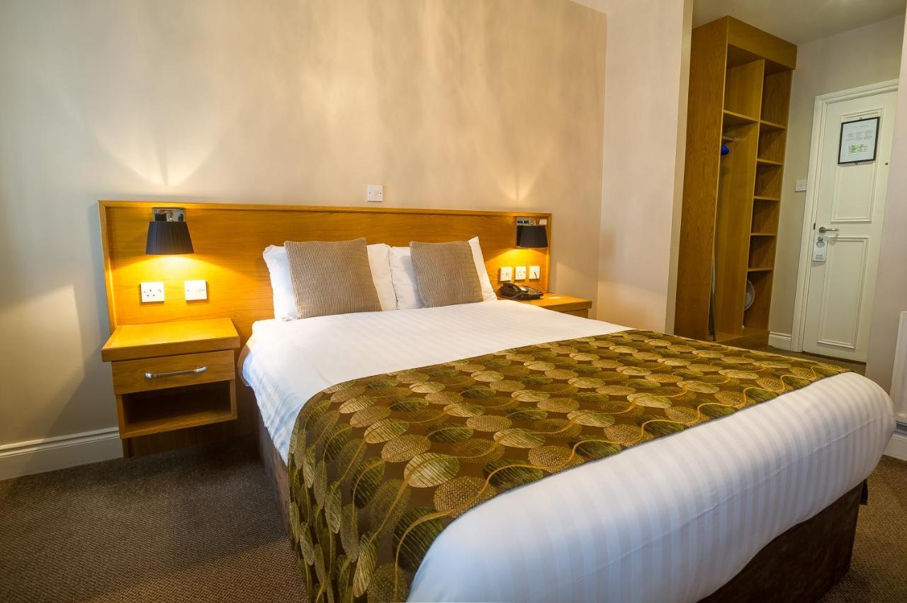 The Carraig Hotel Carrick on Suir Bagian luar foto