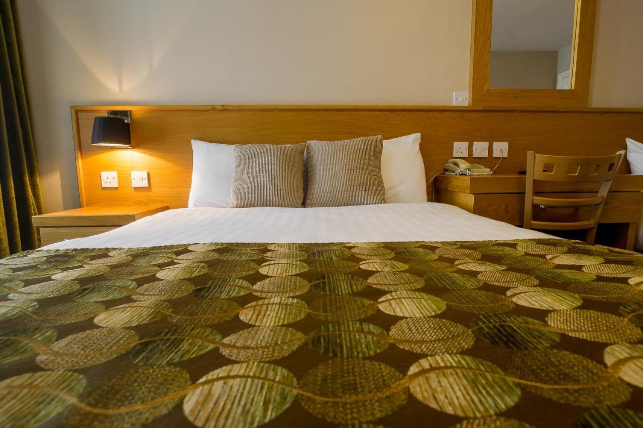 The Carraig Hotel Carrick on Suir Bagian luar foto