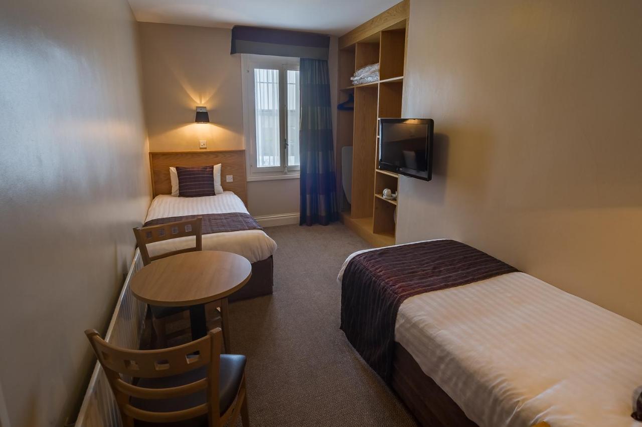 The Carraig Hotel Carrick on Suir Bagian luar foto