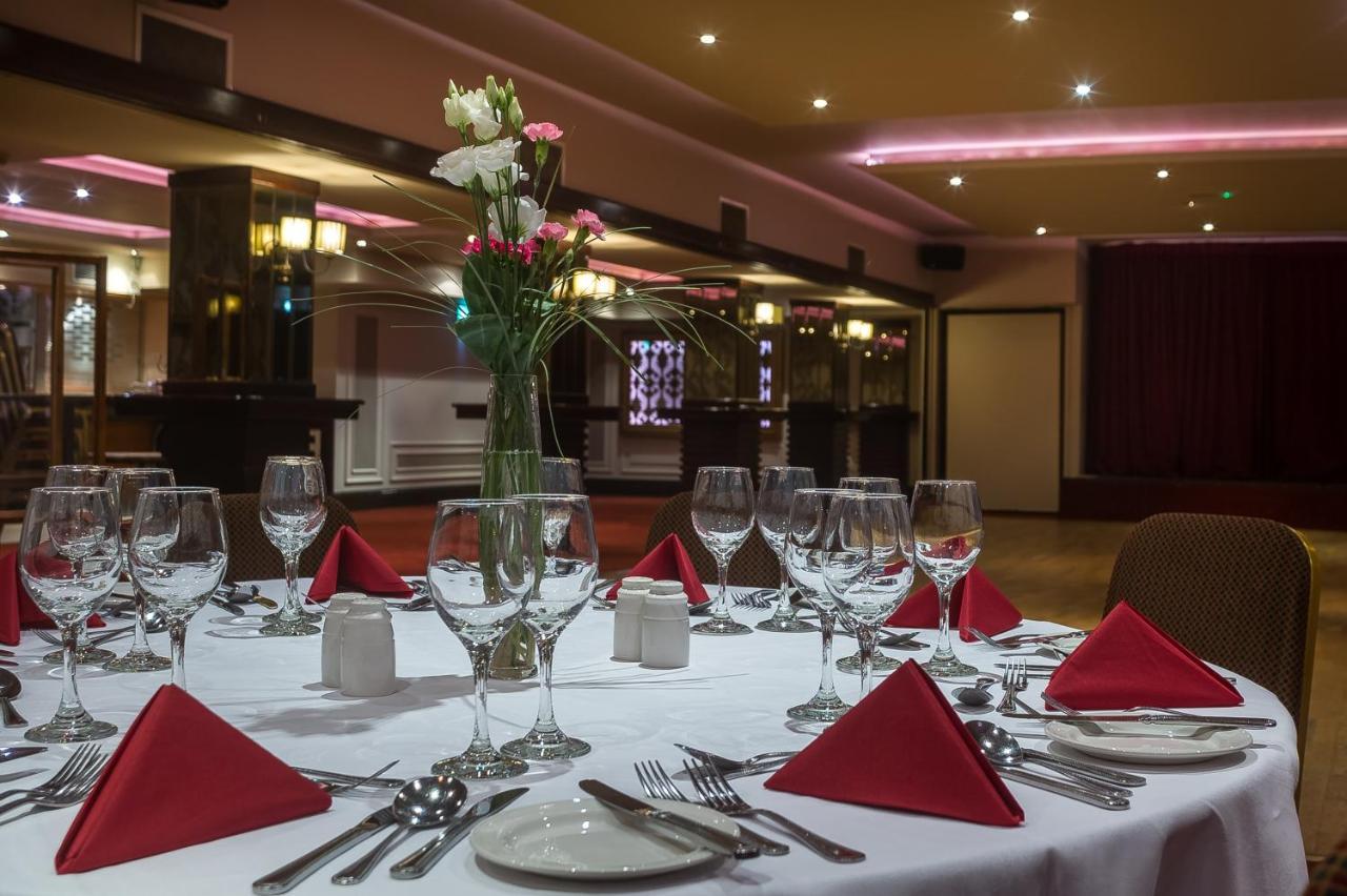 The Carraig Hotel Carrick on Suir Bagian luar foto
