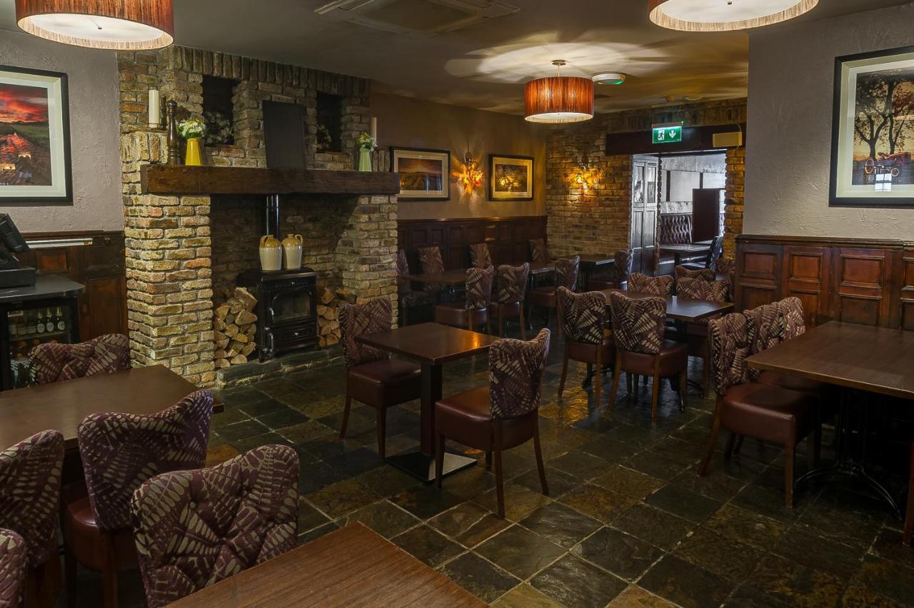The Carraig Hotel Carrick on Suir Bagian luar foto