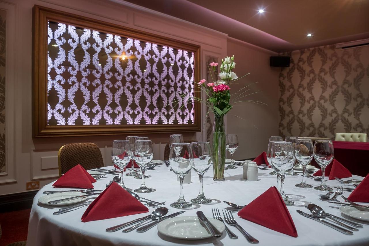 The Carraig Hotel Carrick on Suir Bagian luar foto