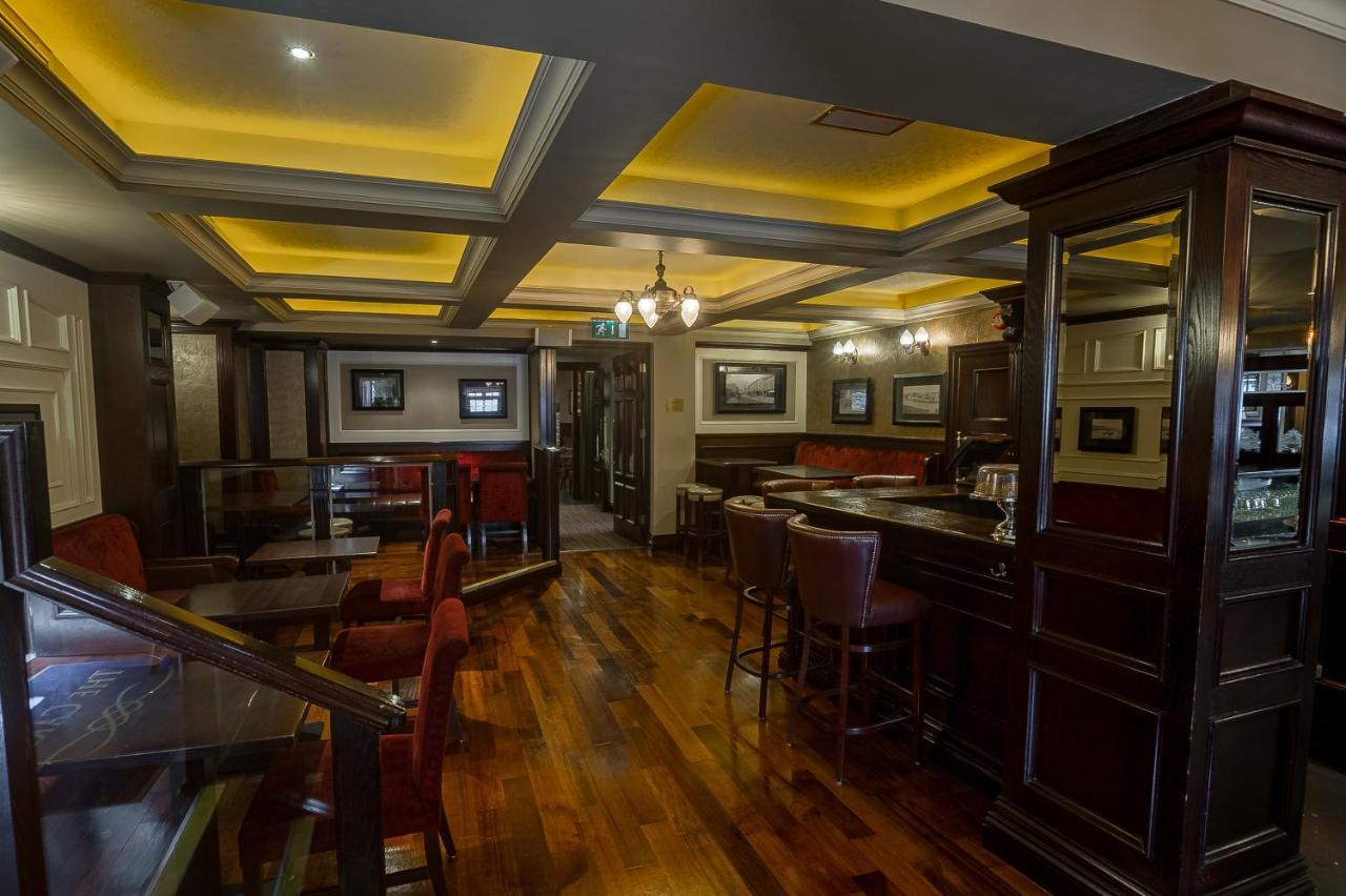The Carraig Hotel Carrick on Suir Bagian luar foto