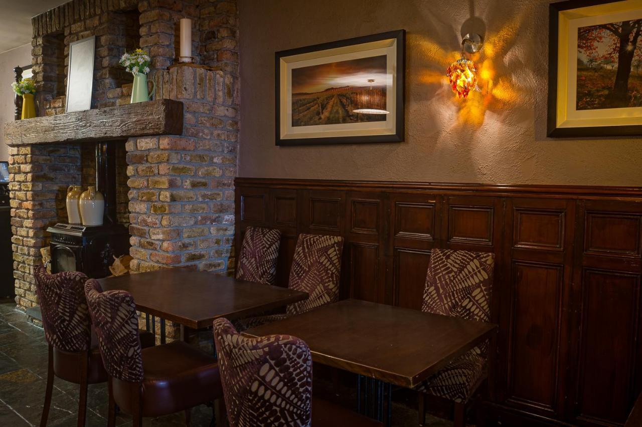 The Carraig Hotel Carrick on Suir Bagian luar foto