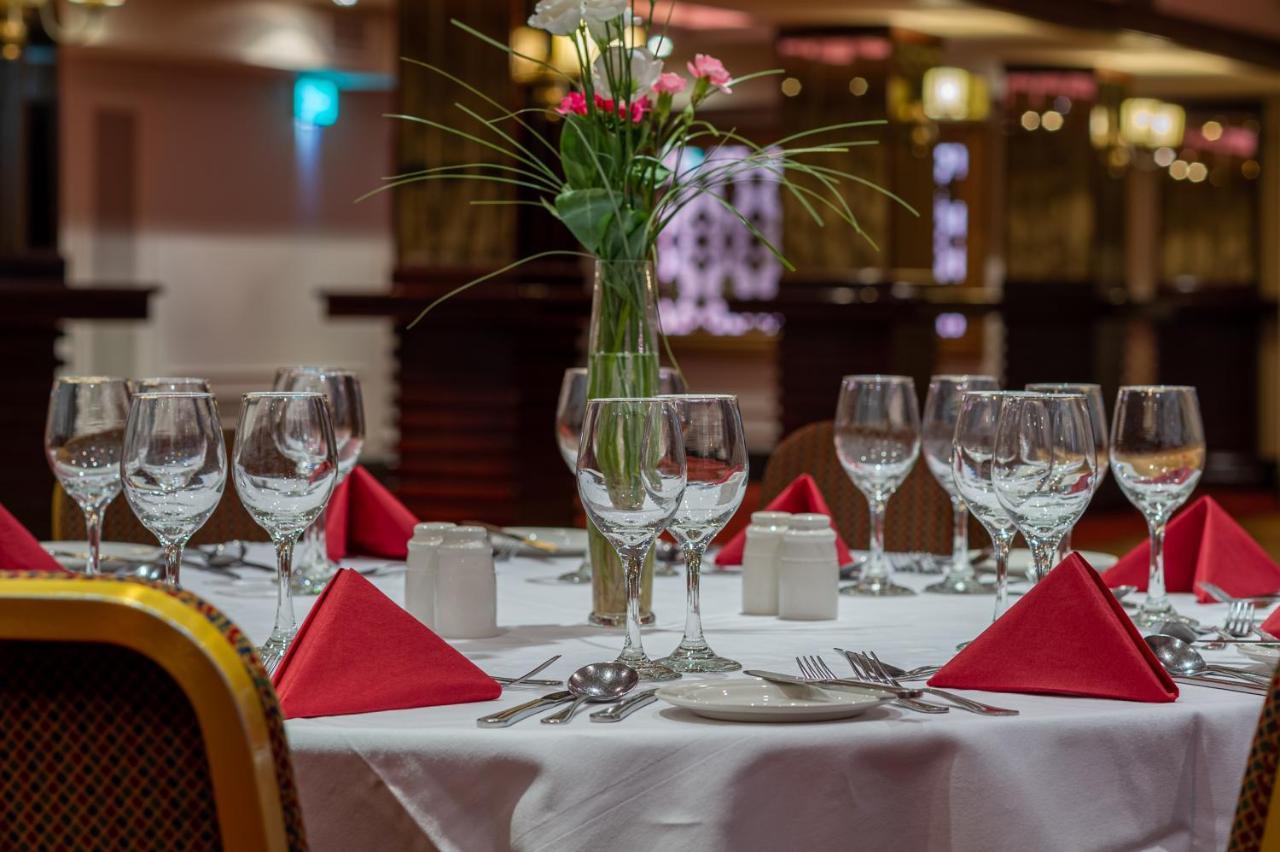 The Carraig Hotel Carrick on Suir Bagian luar foto