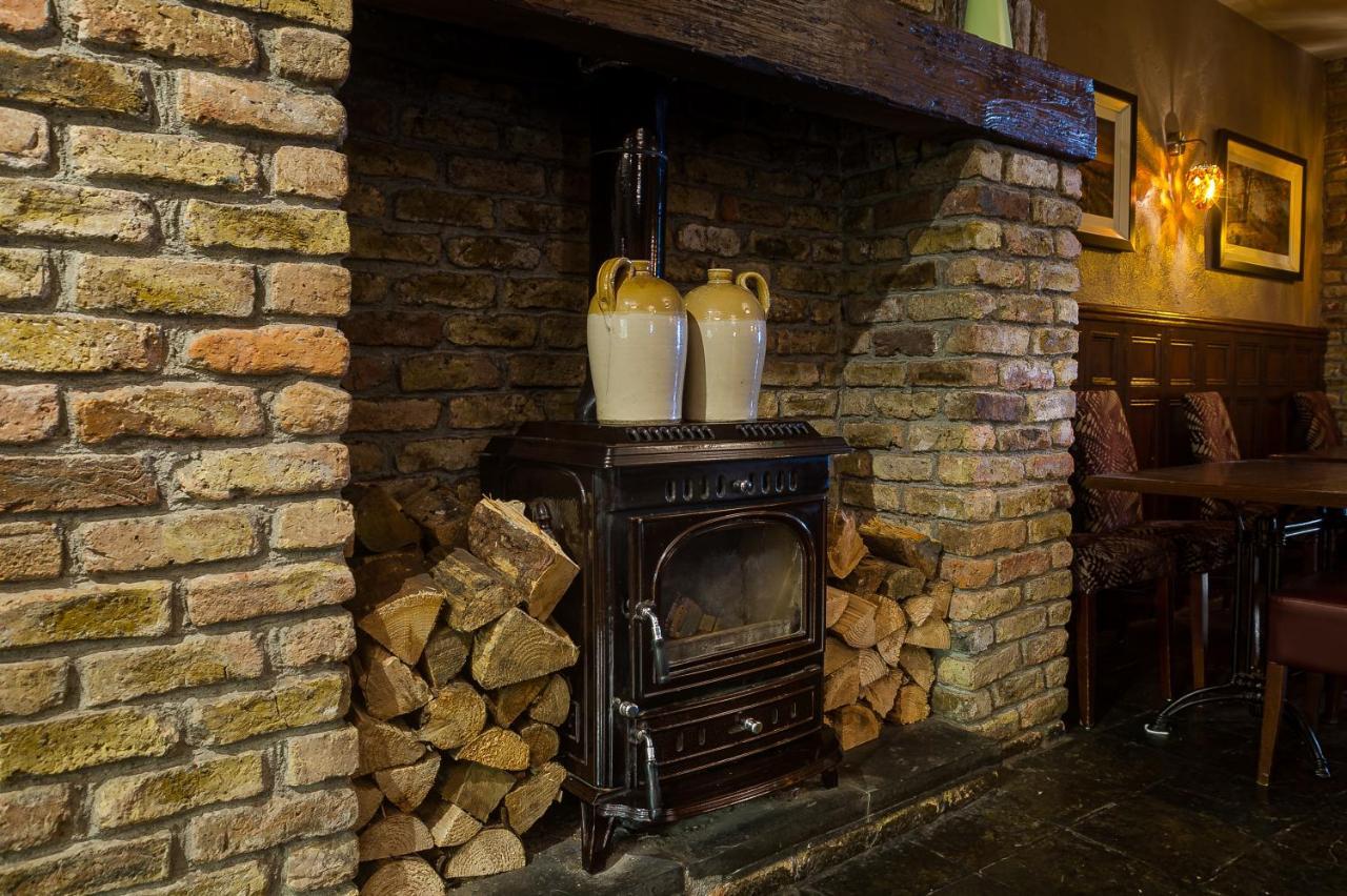The Carraig Hotel Carrick on Suir Bagian luar foto