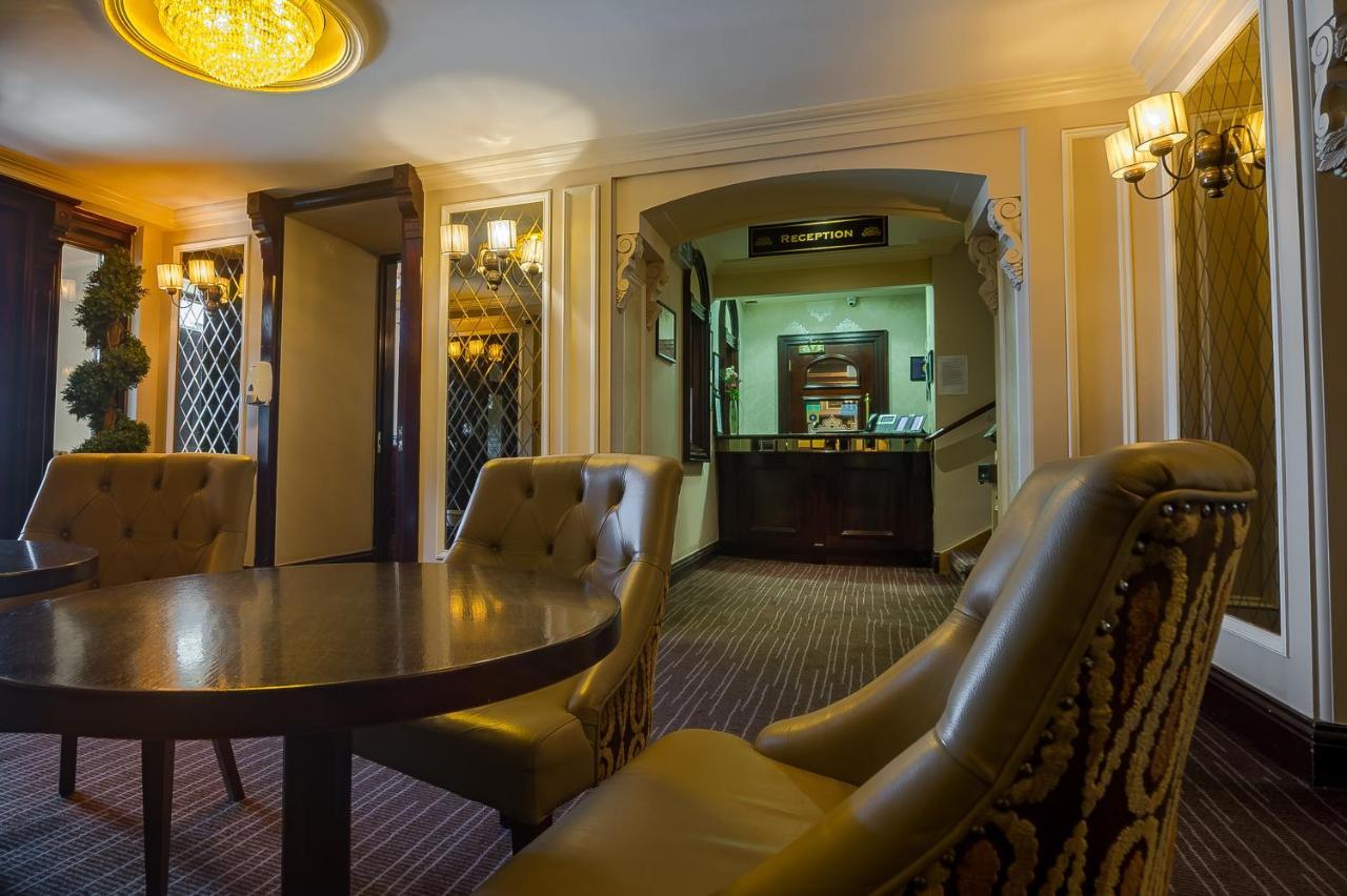 The Carraig Hotel Carrick on Suir Bagian luar foto