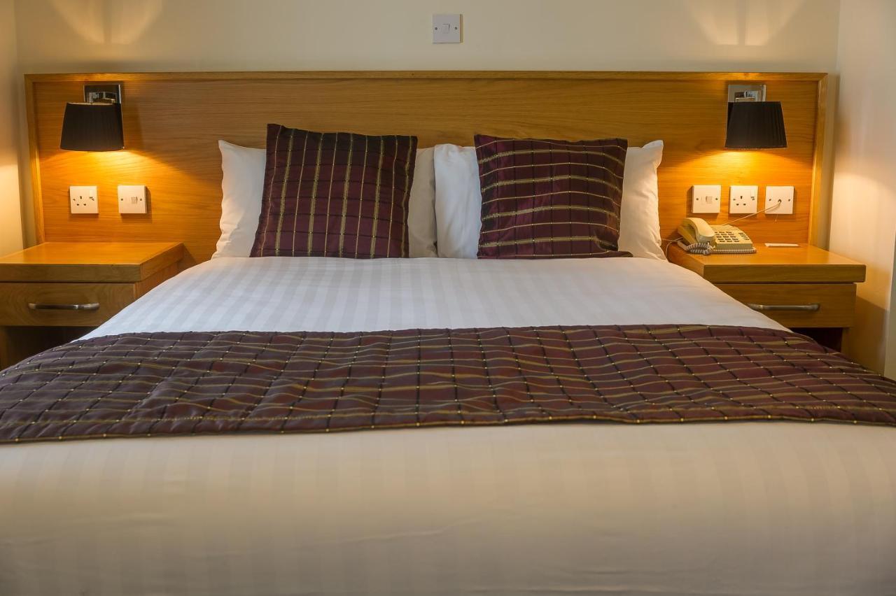 The Carraig Hotel Carrick on Suir Bagian luar foto