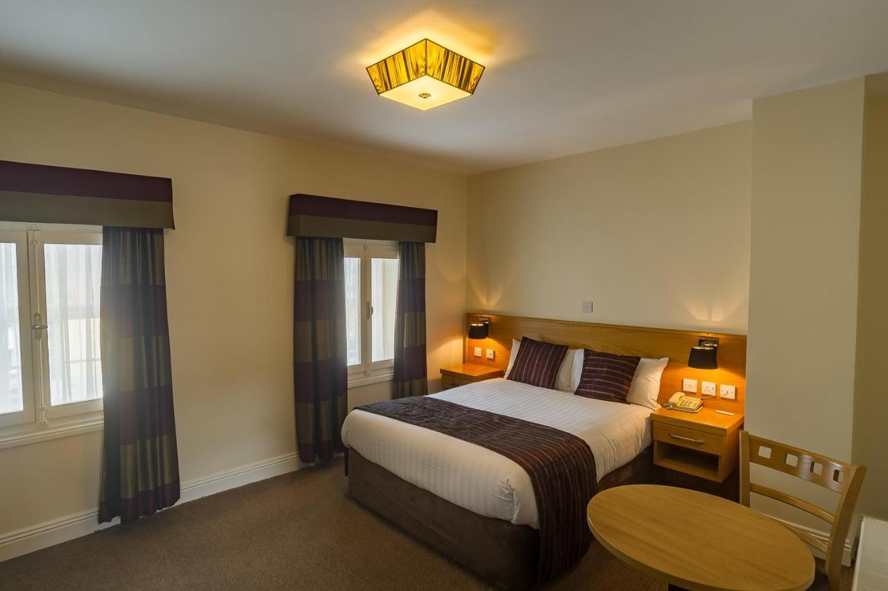 The Carraig Hotel Carrick on Suir Bagian luar foto