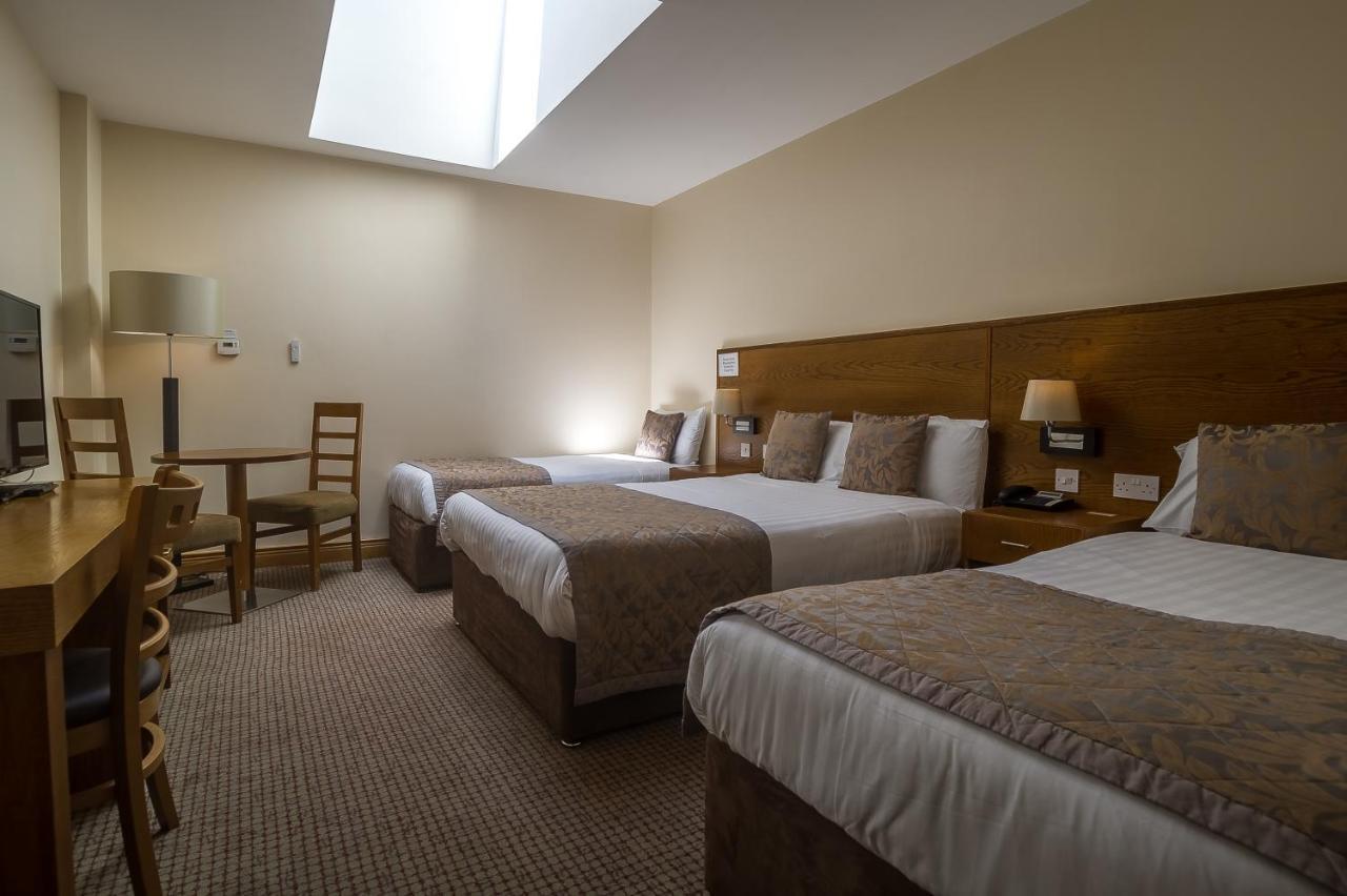 The Carraig Hotel Carrick on Suir Bagian luar foto