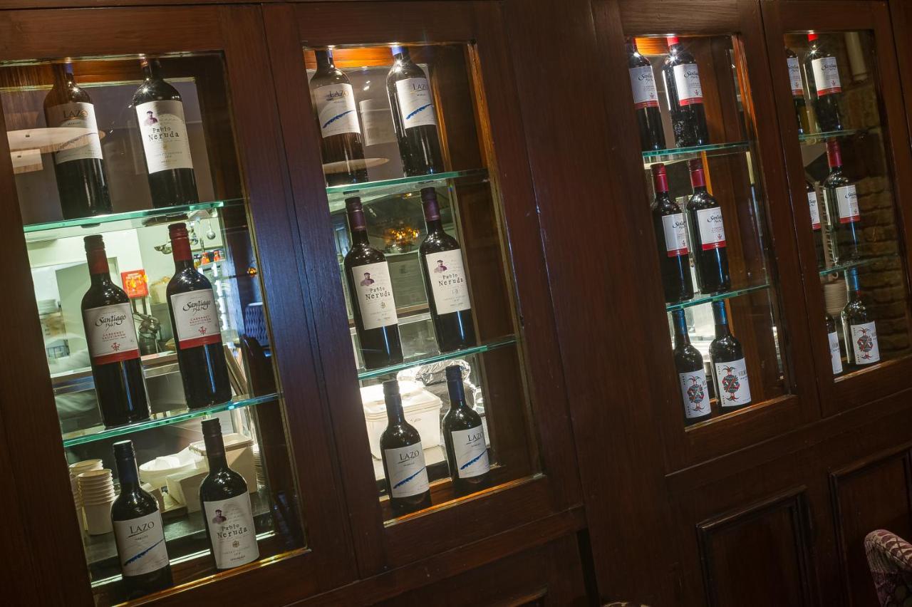 The Carraig Hotel Carrick on Suir Bagian luar foto