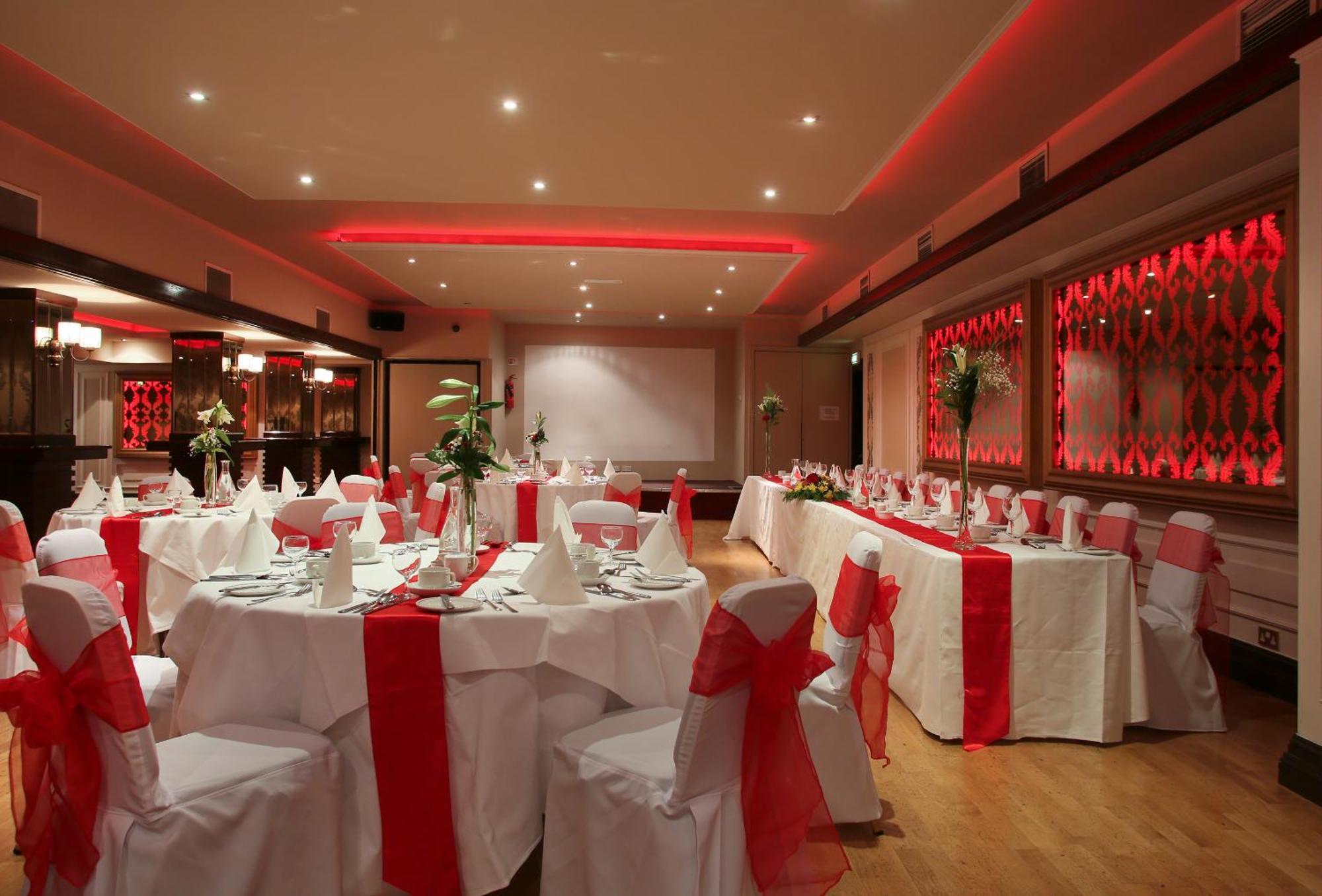 The Carraig Hotel Carrick on Suir Bagian luar foto