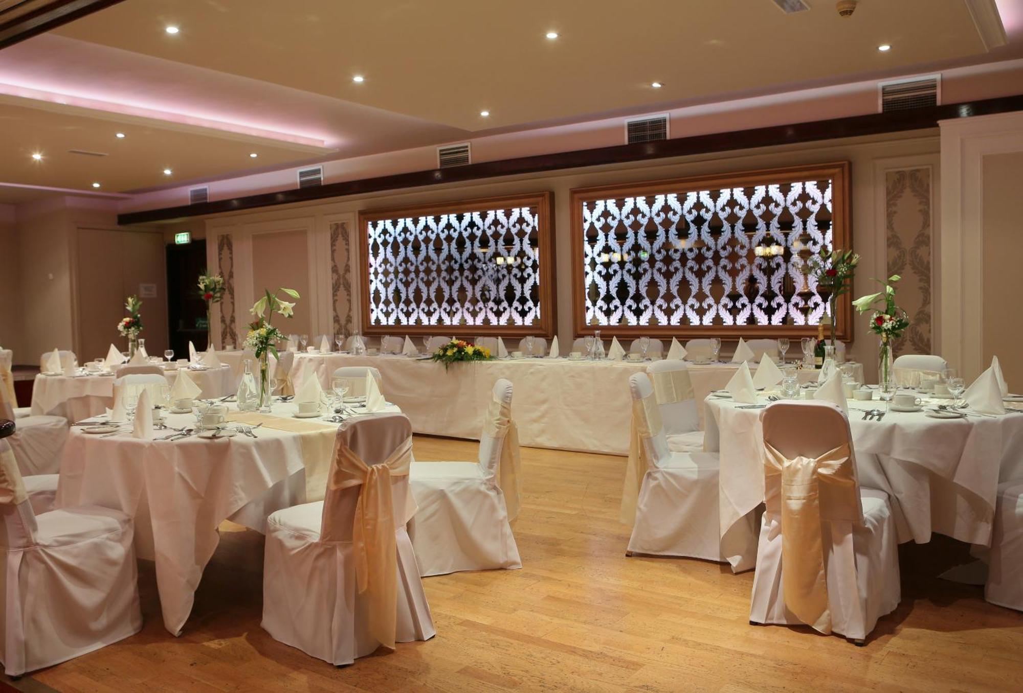 The Carraig Hotel Carrick on Suir Bagian luar foto