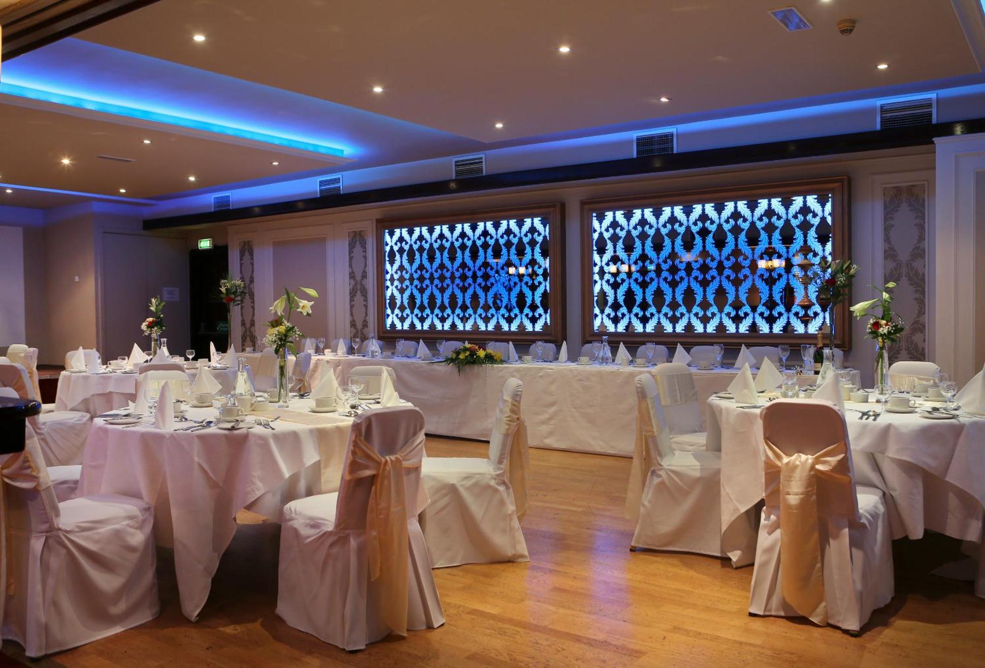 The Carraig Hotel Carrick on Suir Bagian luar foto