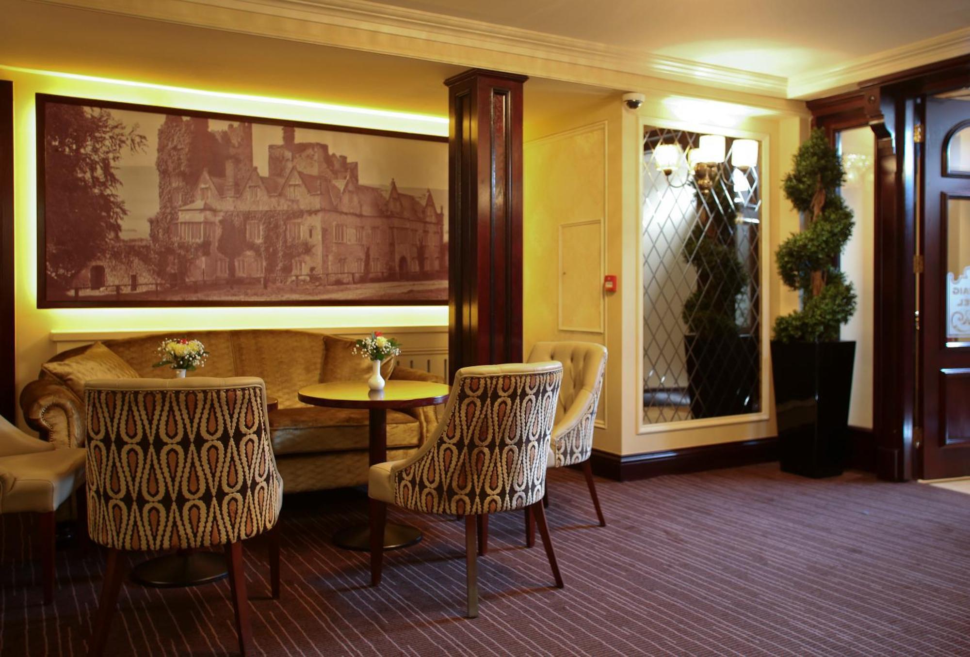 The Carraig Hotel Carrick on Suir Bagian luar foto